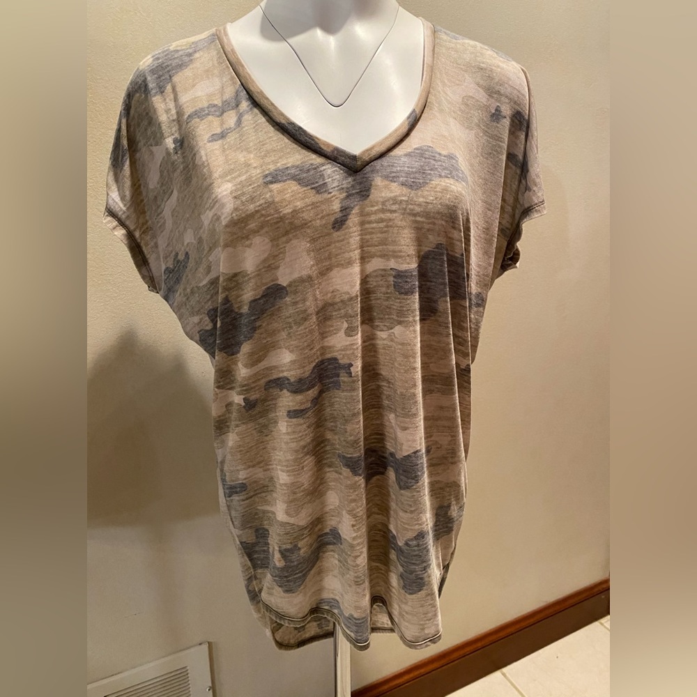 Express flowy V neck Tee